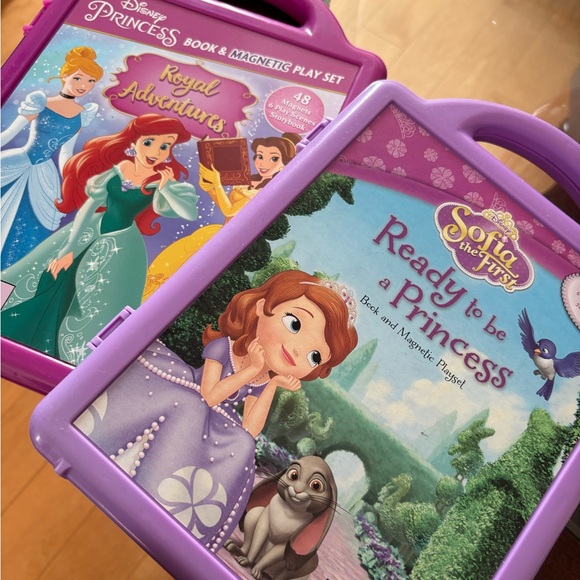 Storybook and Magnetic Playset - Picture 3 of 8